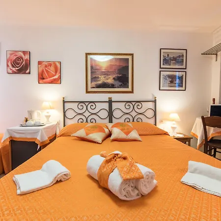 Πανσιόν Mezza Galea 3*